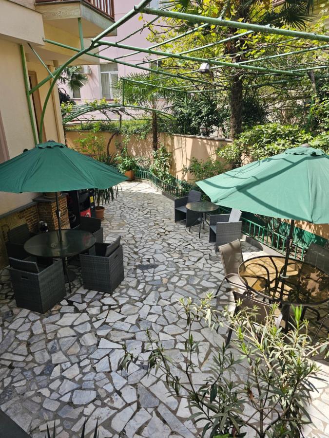 Danisimo Hotel Tbilisi Bagian luar foto