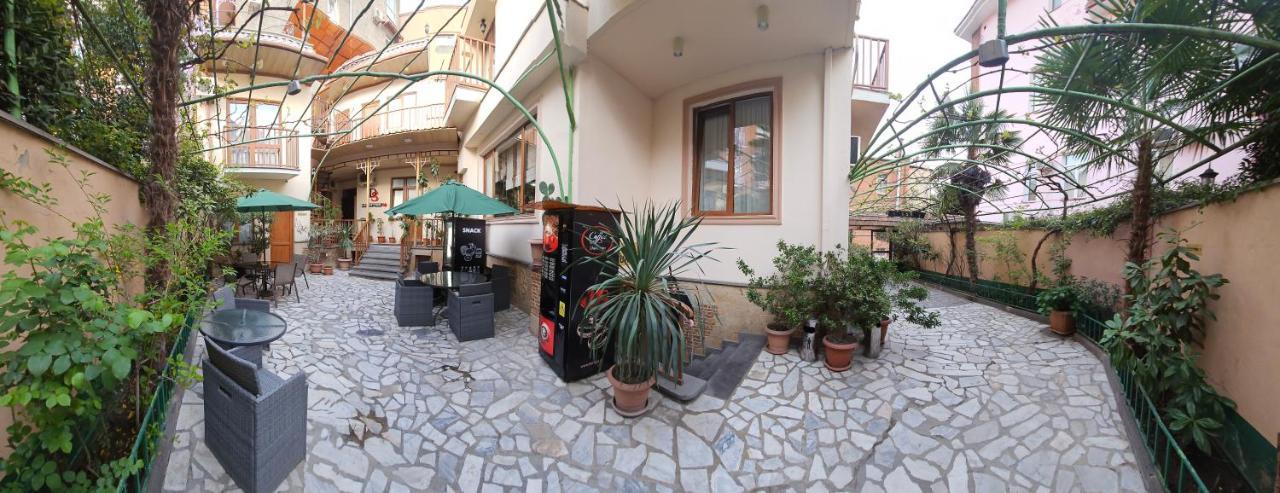 Danisimo Hotel Tbilisi Bagian luar foto