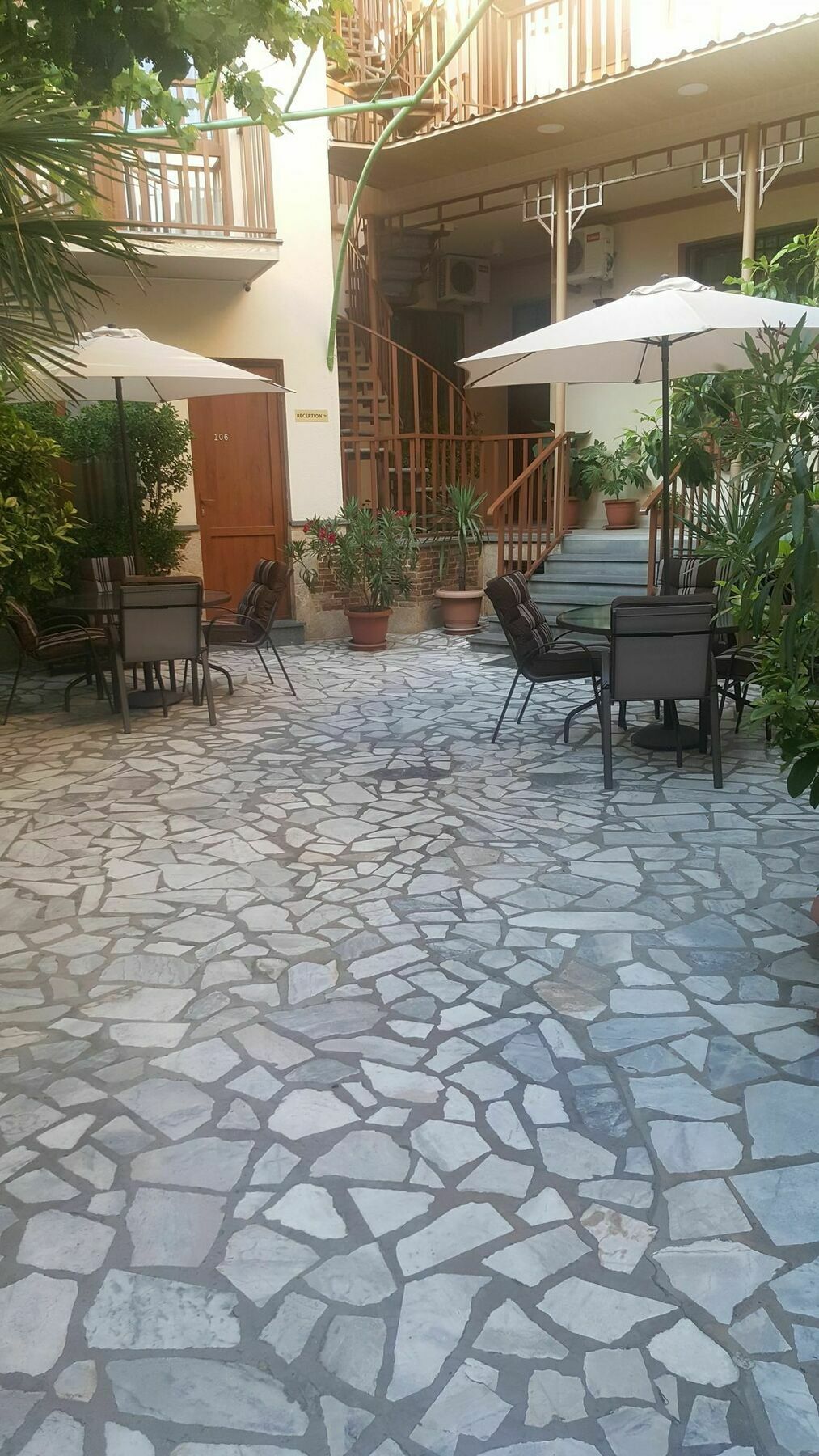 Danisimo Hotel Tbilisi Bagian luar foto